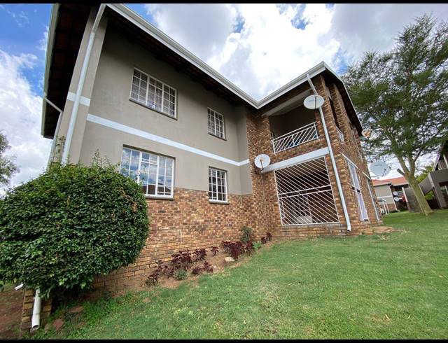 2 BEDROOM TOWNHOUSE FOR SALE IN ELARDUSPARK